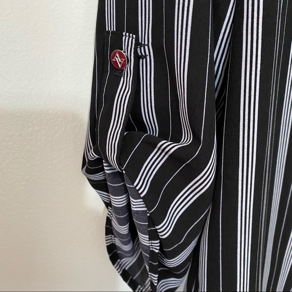 Adrienne Vittadini Black w/White Striped Top - Picture 5 of 9